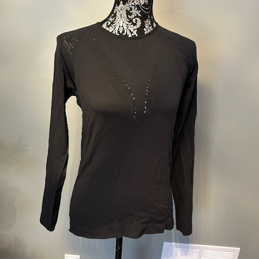 Lululemon size 8 Longsleeve Top